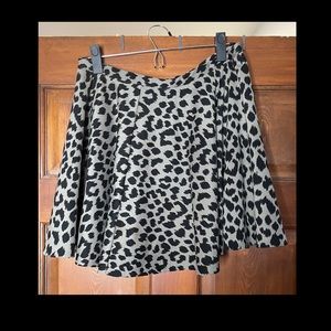 Women’s shirt grey and black leopard print flowing mini skirt